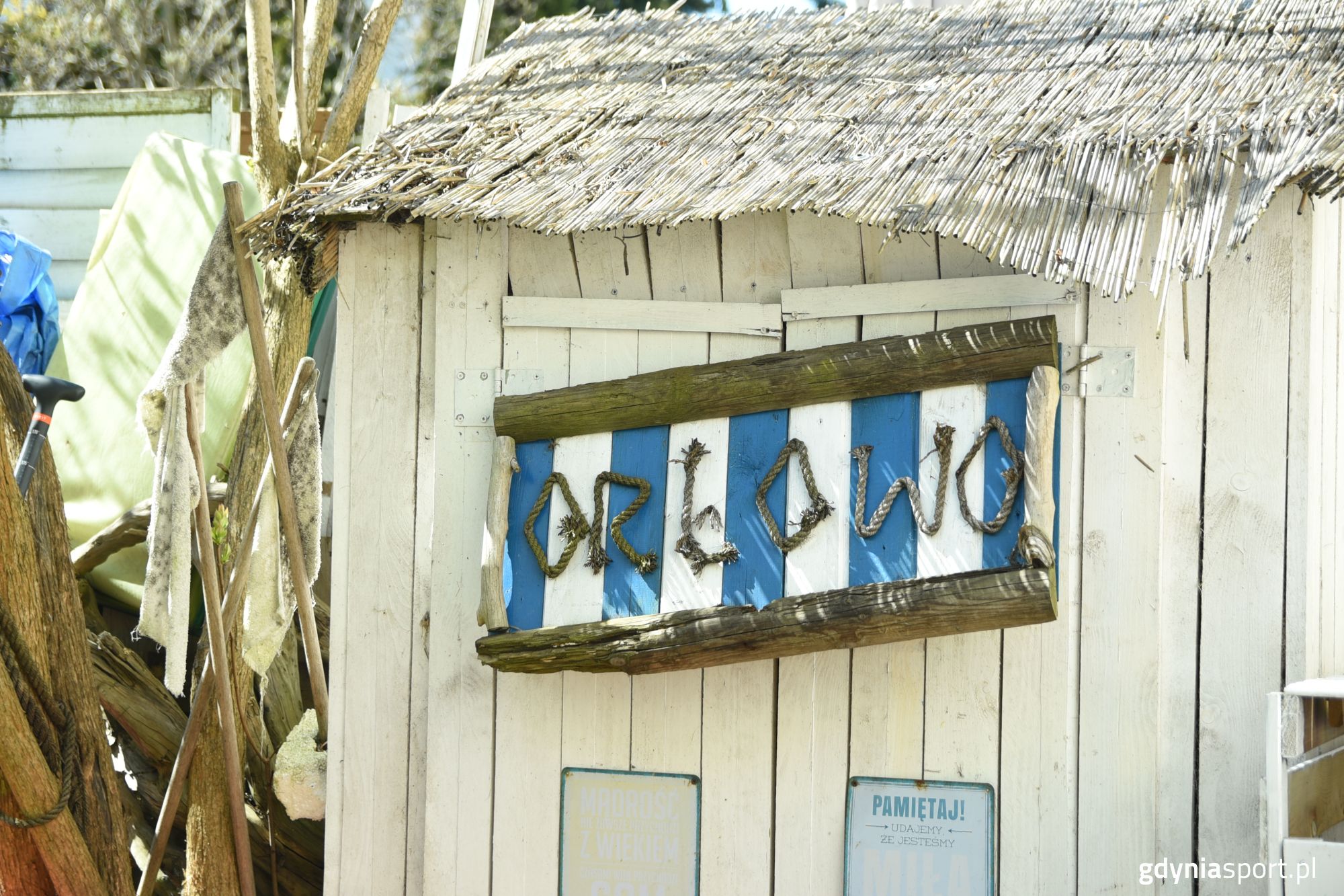 Napis Orłowo wykonany w żeglarskim stylu