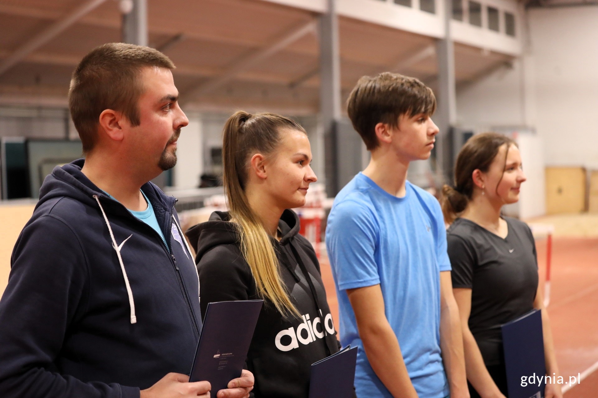 Klub Lekkoatletyczny Gdynia wraz z prezydentem Markiem Łucykiem - zdjęcie grupowe