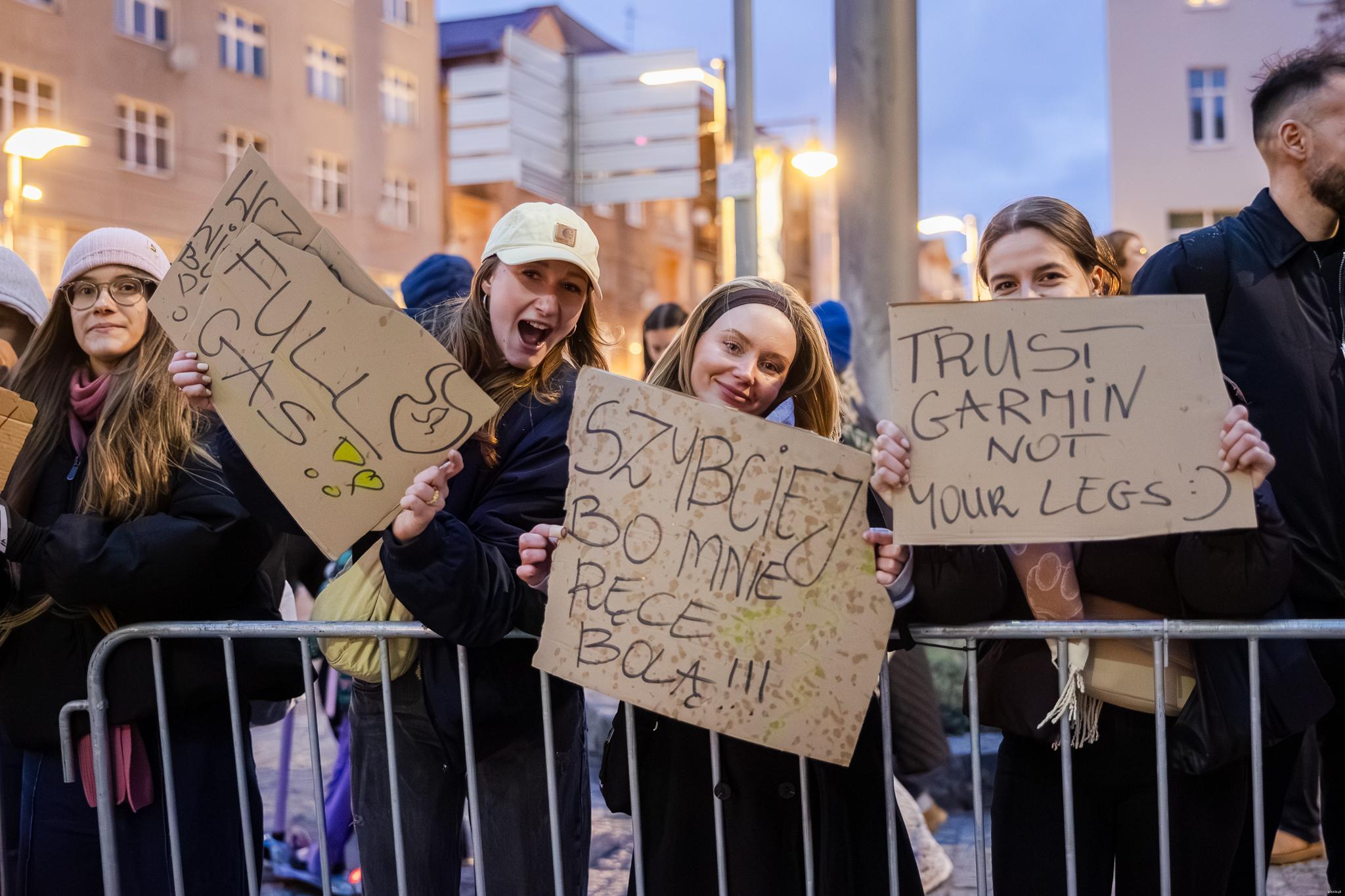 Wyjątkowa atmosfera towarzyszyła biegaczom na trasie (fot. Karol Stańczak dla Gdynia.pl)