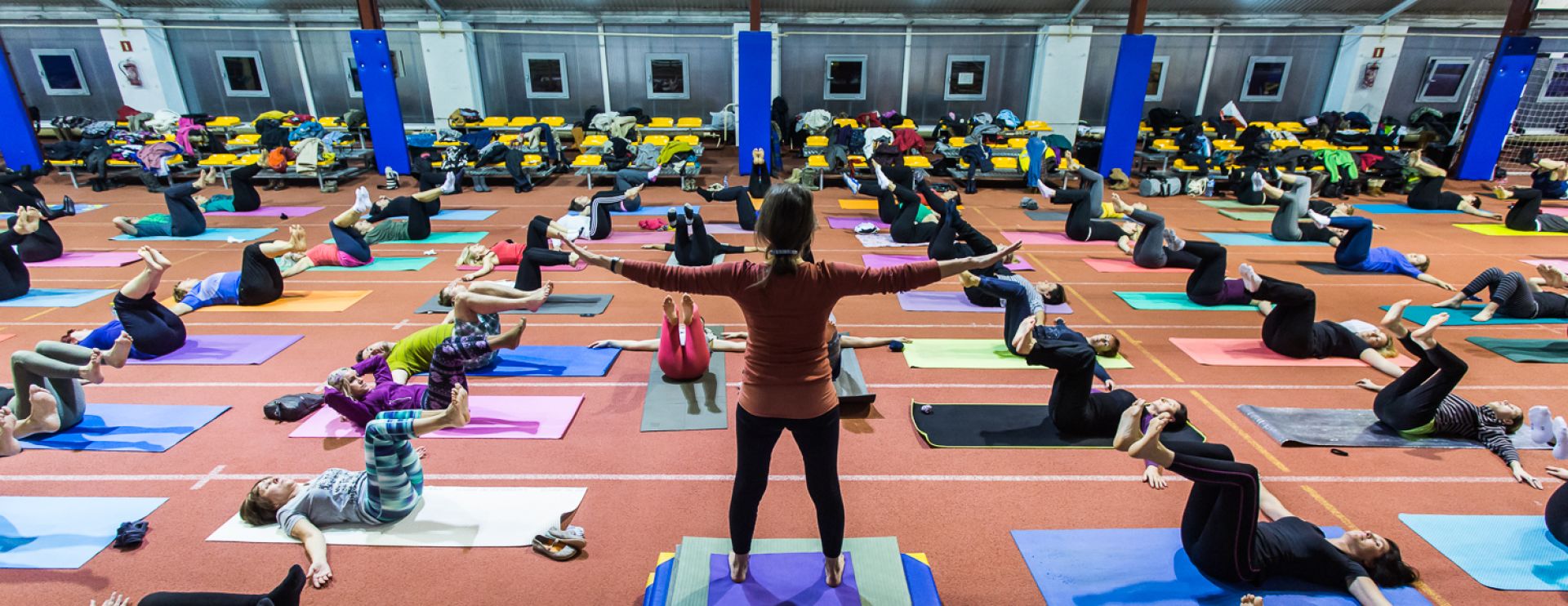 uczestnicy zajęć Pilates na salce fitness GCS 