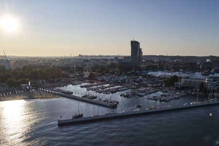 Zmiany zasad pobrania materiałów i otwarcia ofert w postępowaniu przetargowym w sprawie najmu nieruchomości położnych na plażach miejskich w Gdyni oraz przystani jachtowej „Marina Gdynia”