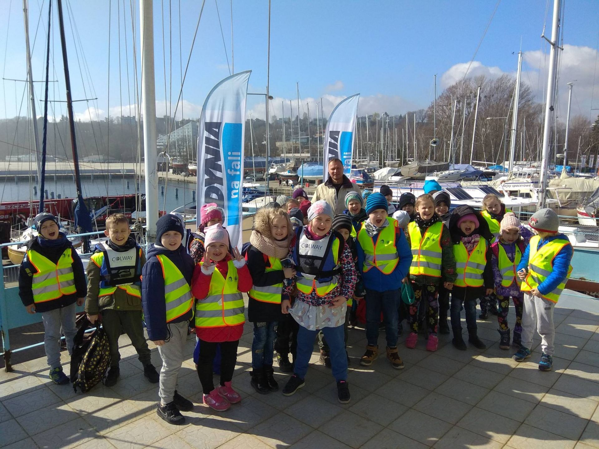 Dzieci biorące udział w projekcie Gdynia na fali 