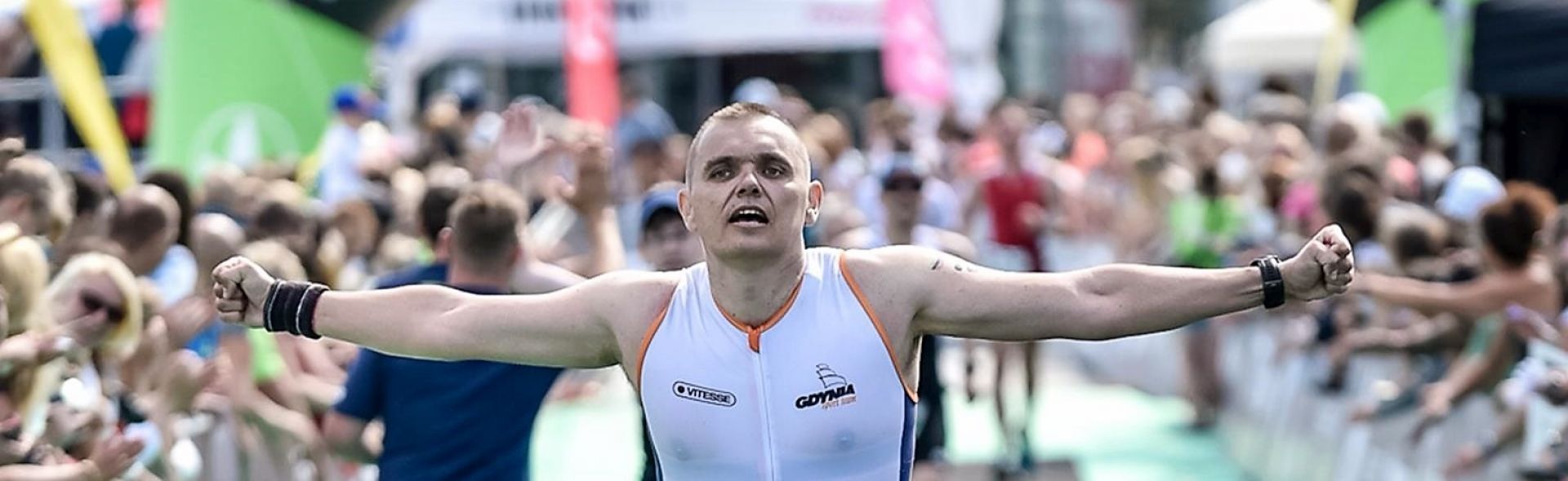 Przemysław Dalecki na mecie zawodów IRONMAN 