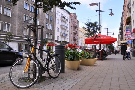 Rower na ulicy Świętojańskiej w Gdyni