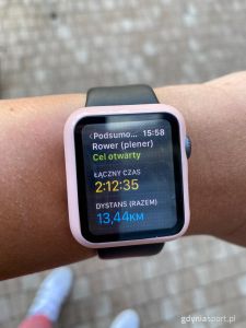 Zegarek z zapisem przejechanych kilometrów