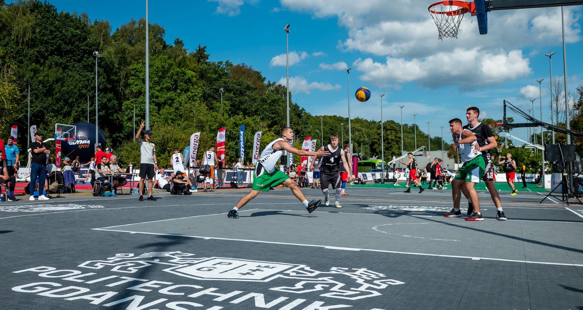 Zawodnicy podczas turnieju w koszykówke Energa 3x3 Gdynia 