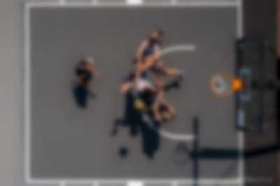 boisko w trakcie gry z góry - zdjęcie z drona