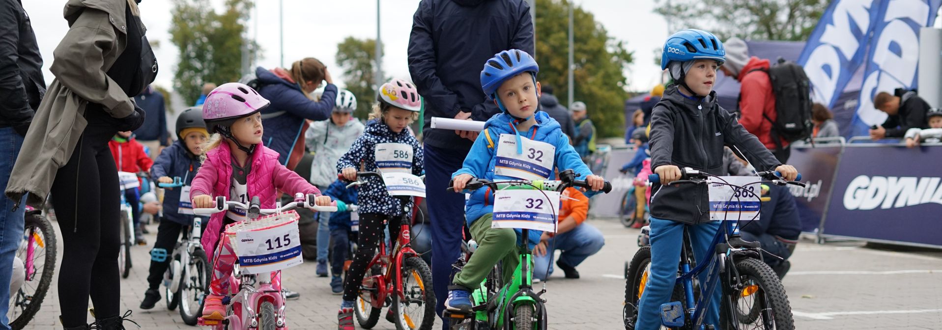Dzieci na rowerkach 