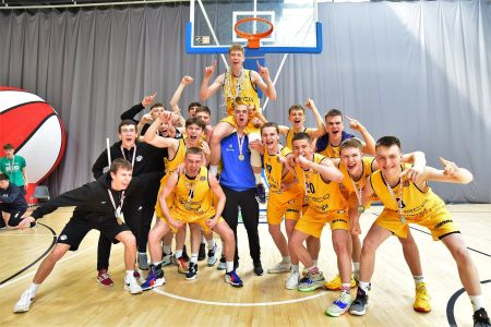 Gdyńska Akademia Koszykówki ze złotym medalem Mistrzostw Polski U17 mężczyzn
