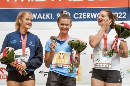 Agnieszka Kaszuba z medalem Mistrzostw Polski w skoku o tyczce