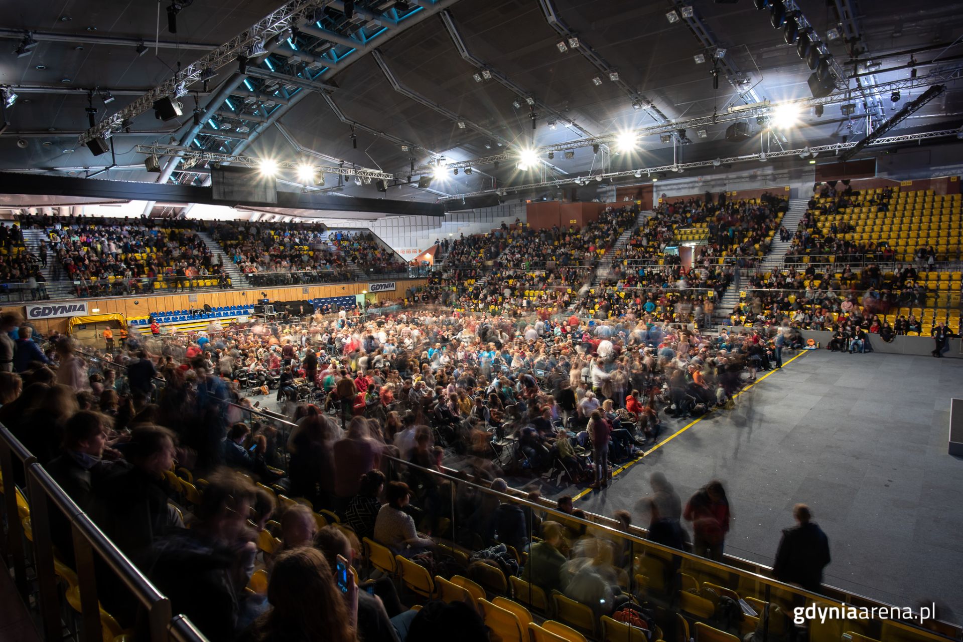 Polsat Plus Arena Gdynia pełna ludzi 