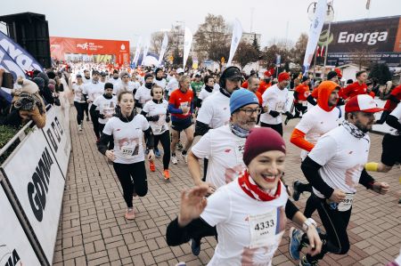 Biegacze na ulicy Gdyni
