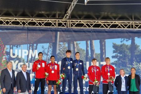 Medaliści Juniorów Młodszych w pięcioboju nowoczesnym na podium