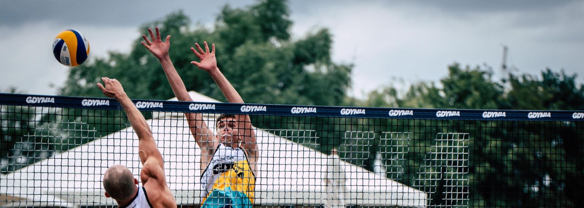 Siatkarze podczas turnieju Aktywna Plaża 2023