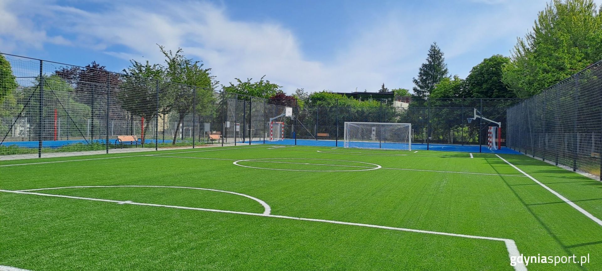 nowe boisko szkolne przy ul. Hallera w Gdyni