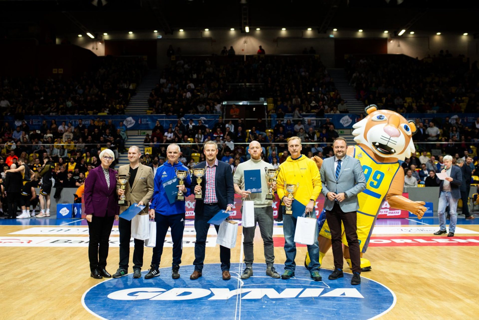 Nagrody w projekcie "Do Pracy Jadę Rowerem" wręczali: wiceprezydent Marek Łucyk i przewodnicząca Rady Miasta Gdyni Joanna Zielińska // fot. Mariusz Mazurczak