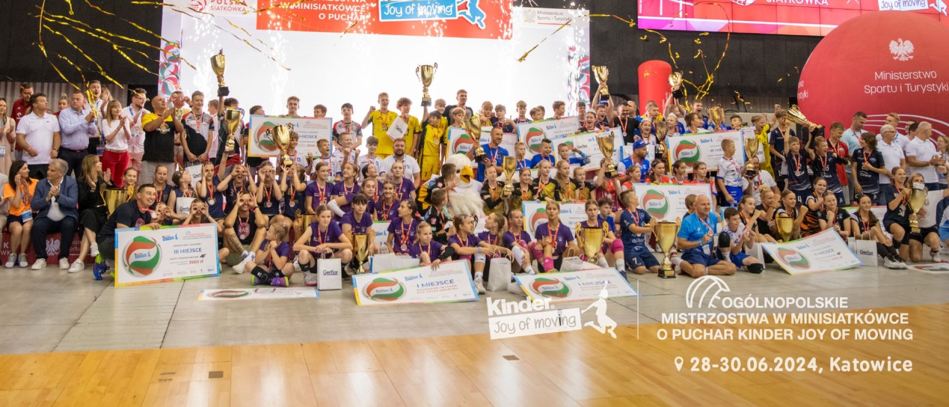 Uczestniczki Mistrzostw Polski w Minisiatkówce im. Marka Kisiela o Puchar Kinder Joy of Moving